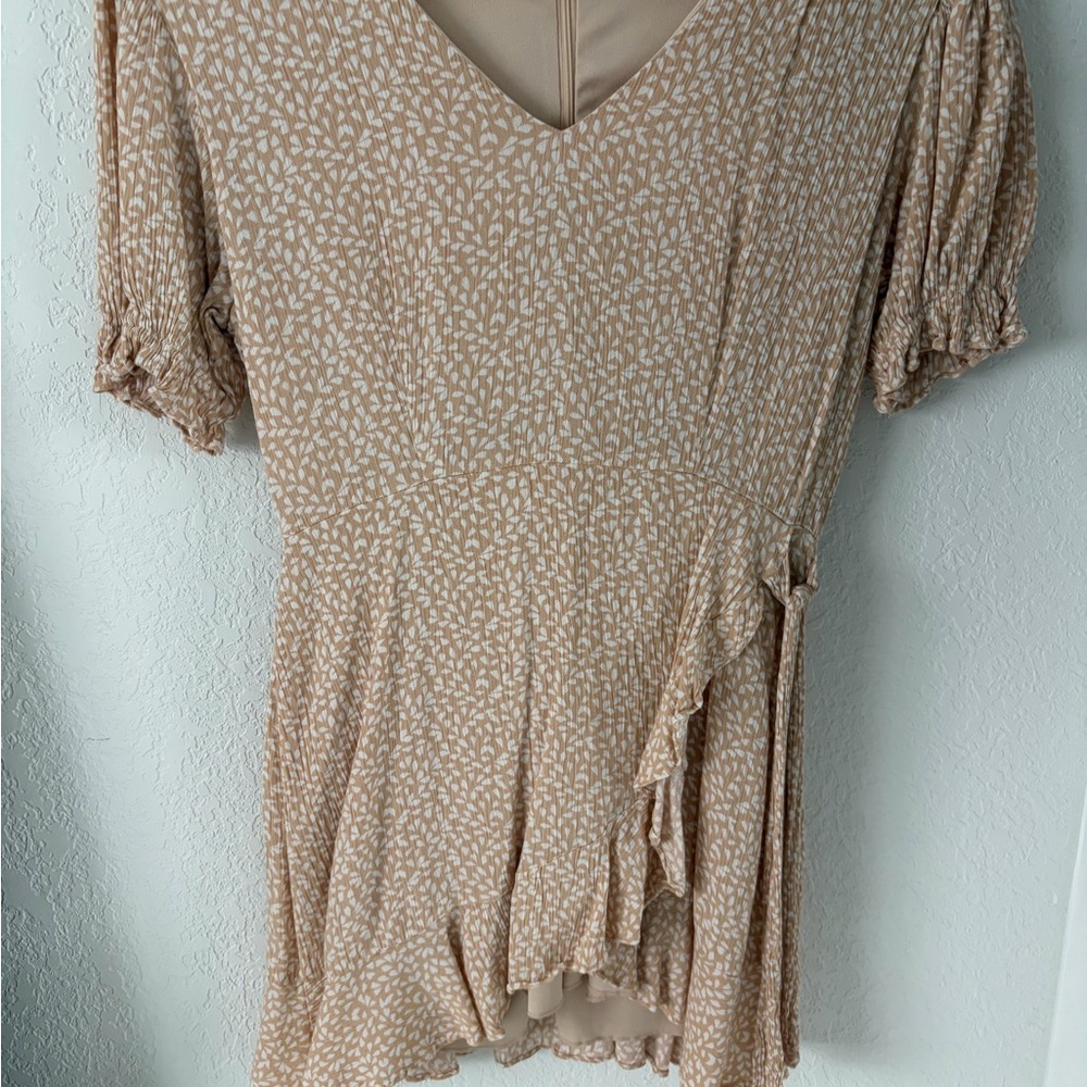 Gianni Bini Beige Patterned Blouse